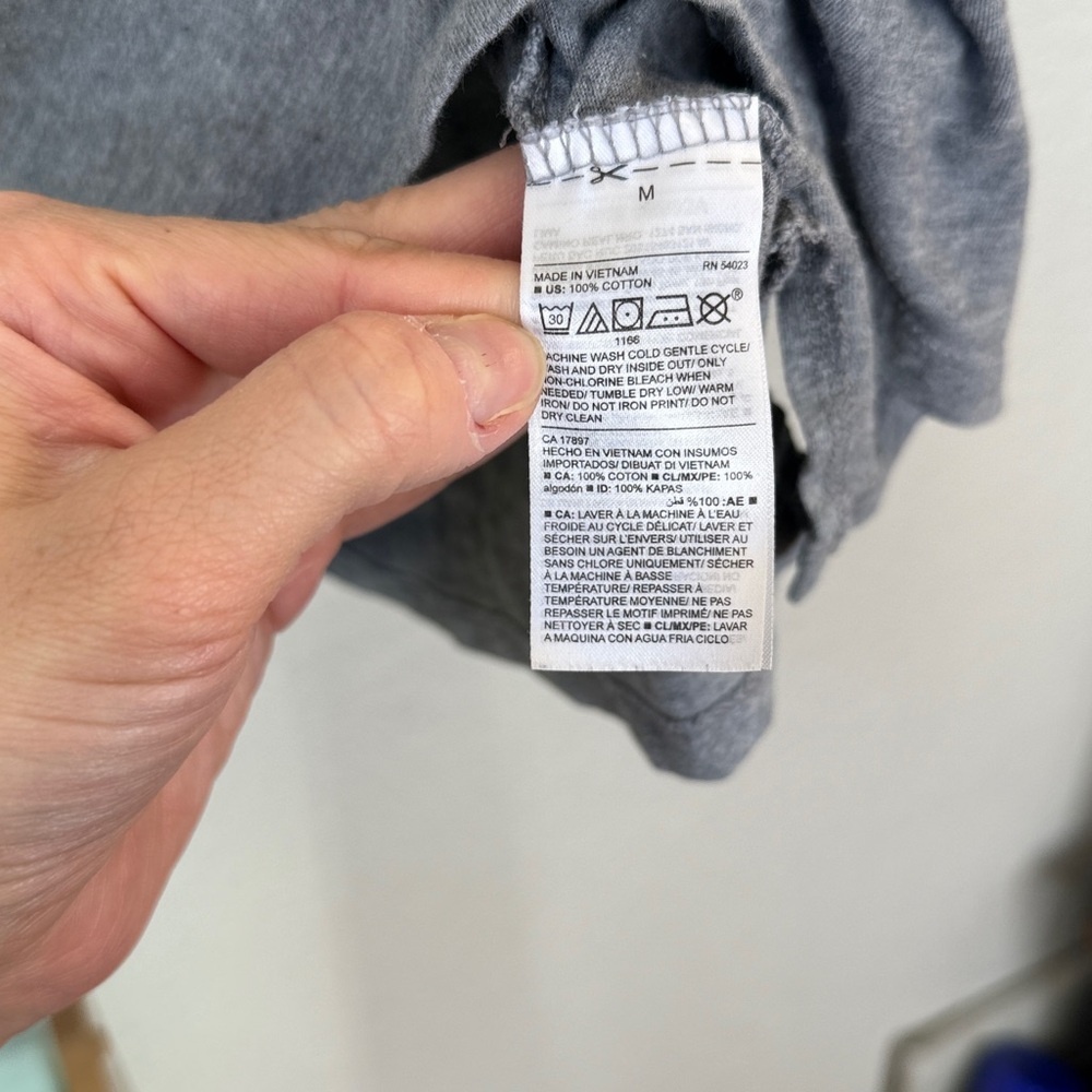 Old Navy Short Sleeve T Shirt Gray and Maroon Red size Medium - Picture 6 of 8